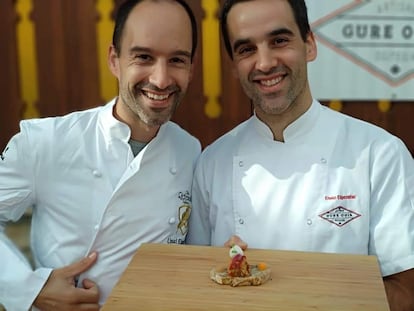 Los hermanos Unai y Eneko Elgezabal, del obrador Gure Ogia, en Mungia.