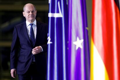 El canciller alemán, Olaf Scholz, a su llegada este lunes a la rueda de prensa en Berlín tras la videoconferencia con los líderes del G-7.