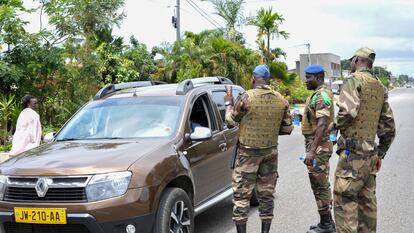 Militares en Akanda (Gabón), el miércoles 30 de agosto.