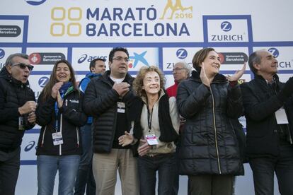 La comissionada d'Esports de l'Ajuntament de Barcelona, Marta Carranza, i l'alcadessa Ada Colau.