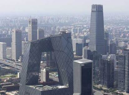 En el centro, la nueva sede de la TV china. A la derecha, el Wordl Trade Center.