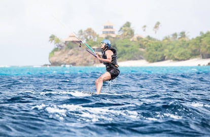 Barack Obama practicando 'kite surf'. 