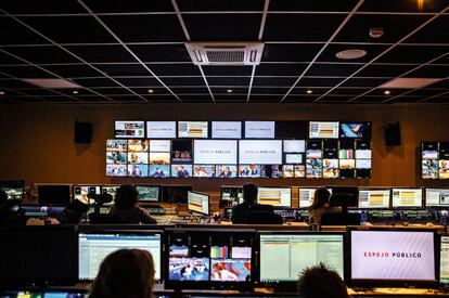 Control central de 'Espejo público' (Antena 3), dirigido por Belén García. En sus manos también estuvo 'La noria' (Telecinco), que alcanzó cuotas de 'share' del 20%.