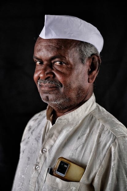 Gorkh Roundhal, 65, is from Rachguru Nagar (Pune) and has been working as a 'dabbawala' for 20 years.