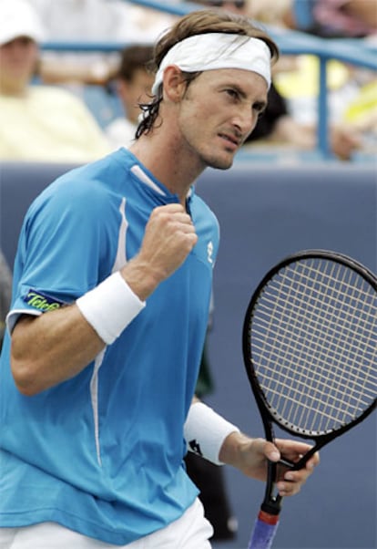 El tenista español, Juan Carlos Ferrero, durante la semifinal de Cincinnati, en la que se ha impuesto a su compatriota Tommy Robredo.