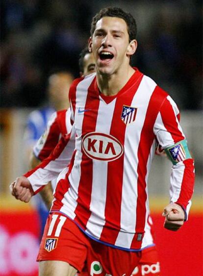 Maxi Rodríguez celebra un gol en la Liga pasada.