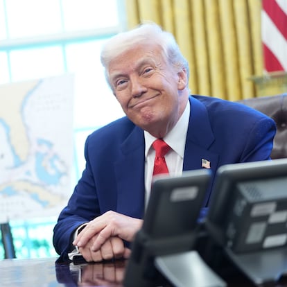 April 9, 2025, Washington, District Of Columbia, USA: United States President Donald J Trump smiles as he speaks to reporters after signing a series of Executive Orders  in the Oval Office of the White House in Washington, DC, US, on Wednesday, April 9, 2025
Europa Press/Contacto/Chris Kleponis - Pool via CN
09/04/2025 ONLY FOR USE IN SPAIN