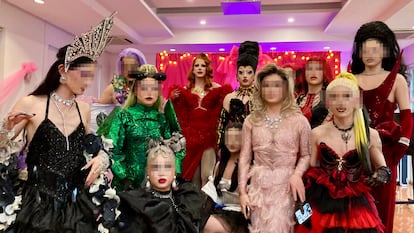 Un grupo de drag queens chinas durante una reunión en la delegación de la UE en China, el 22 de mayo. En el centro, sin pixelar sus rostros, la belga Edna Sorgelsen (izquierda) y la española Choriza May.