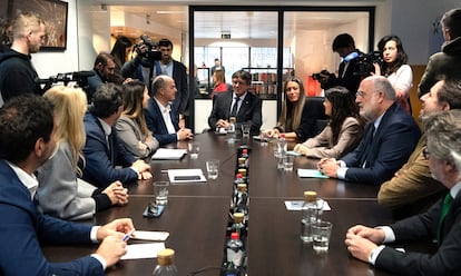 El presidente de Junts, Carles Puigdemont, en Bruselas, reunido con la cpula de su partido, el 17 de enero.