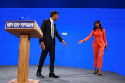 Rishi Sunak y su esposa, Akshata Murty, durante la convención anual del Partido Conservador