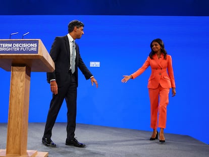 Rishi Sunak y su esposa, Akshata Murty, durante la convención anual del Partido Conservador