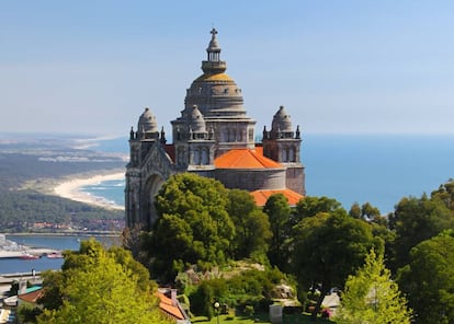 La iglesia de Santa Luzia, en la cima del monte del mismo nombre.