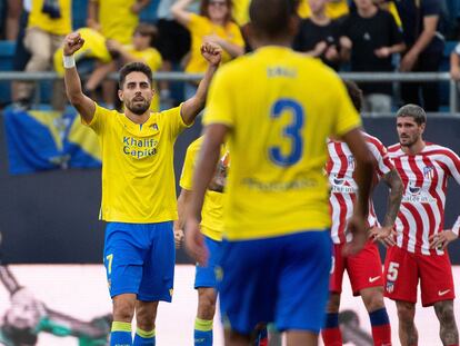 Rubén Sobrino celebra su gol ante el Atlético este sábado en el Nuevo Mirandilla.