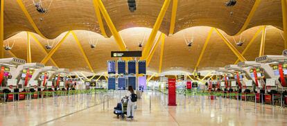 Terminal 4 del aeropuerto de Barajas en el comienzo del actual estado de alarma motivado por el coronavirus.