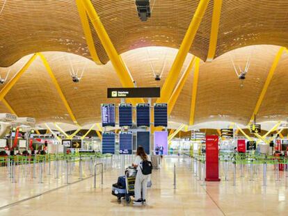 Terminal 4 del aeropuerto de Barajas en el comienzo del actual estado de alarma motivado por el coronavirus.