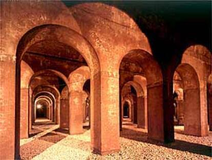 Una vista del interior del primer depósito del Canal de Isabel II, antes del montaje de la exposición.