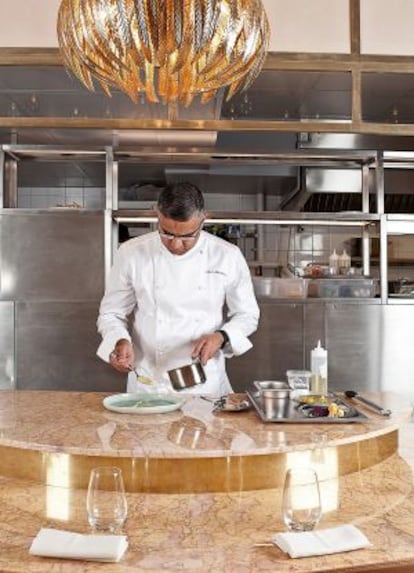 Atul Kochhar, chef del restaurante Benares de Londres, poseedor de una estrella Michelin, y de su sucursal madrileña.