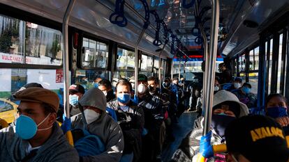 Un autobús del transporte público en Quito.