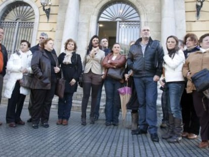 Familiares de beb&eacute;s supuestamente robados en hospitales de C&aacute;diz.