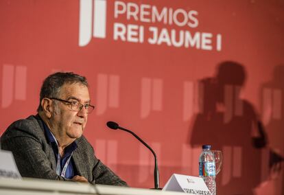 El premio Nobel de Física de 2012 Serge Haroche, este lunes en la rueda de prensa para presentar la 33ª edición de los Premios Rey Jaime I en Valencia, que se fallarán mañana.