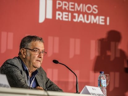 El premio Nobel de Física de 2012 Serge Haroche, este lunes en la rueda de prensa para presentar la 33ª edición de los Premios Rey Jaime I en Valencia, que se fallarán mañana.