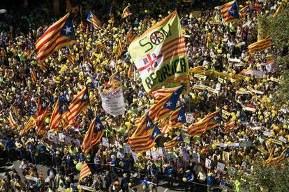 Manifestació a Barcelona per l'alliberament dels polítics independentistes presos.