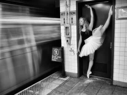 Bailarina en el metro. Nueva York. 2014.
