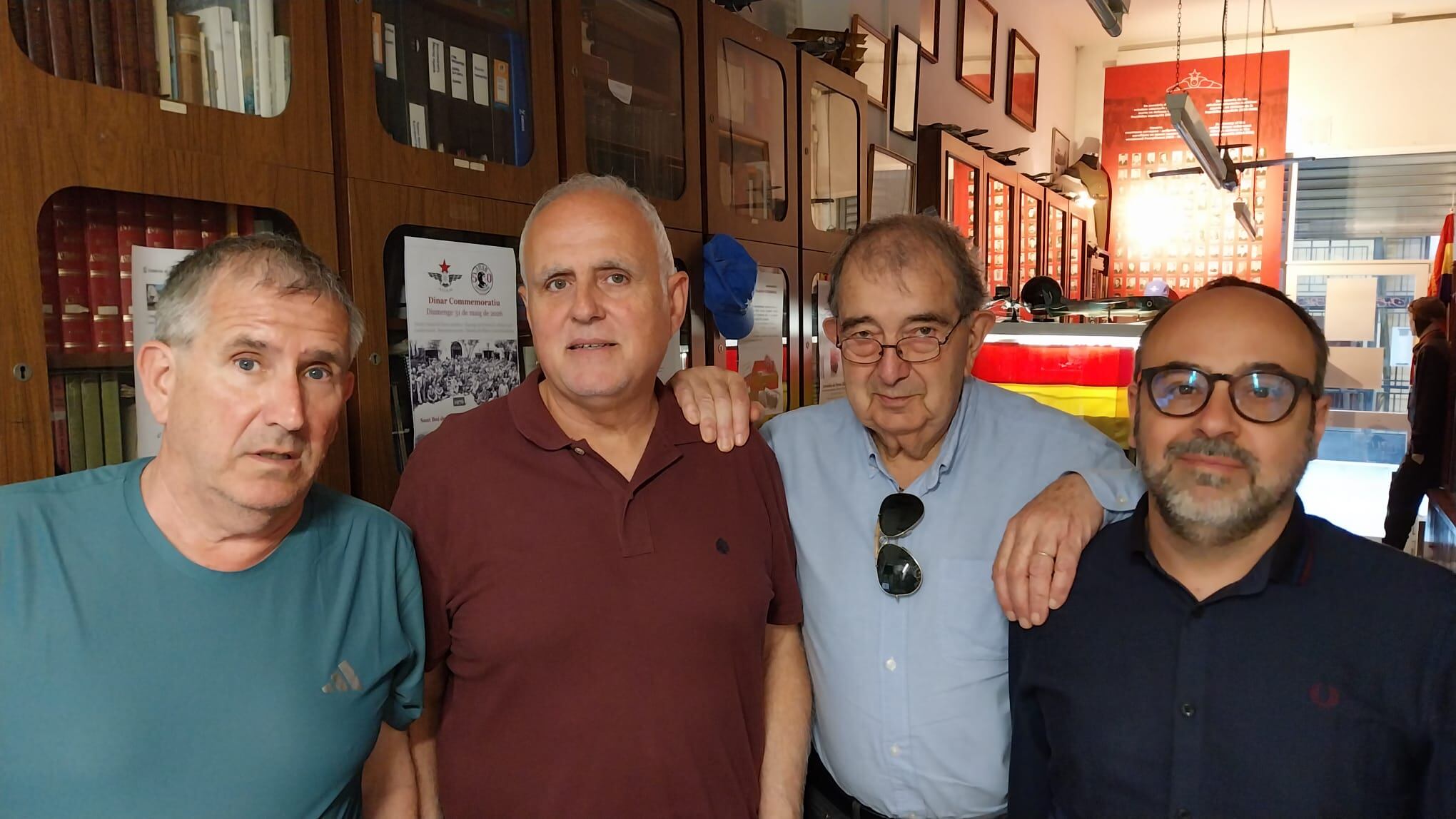 De izquierda a derecha, Pinar, Gesalí, Valldeperes e Iñíguez, en la sede de ADAR.