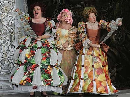 La compañía Helikón Ópera Teatro de Moscú representa <i>Falstaff</i>