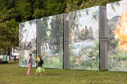 Vista de los Jardines de Ereaga en Getxo, donde se exhibe ‘Parque Natural’ de José Ramón Ais.