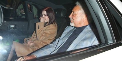 Tom Jones y Priscilla Presley, en West Hollywood, EE UU.