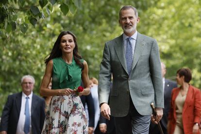 Los reyes Felipe VI y Letizia visitaron este jueves la localidad cacereña de Pinofranqueado, uno de los municipios que conforman la comarca extremeña de Las Hurdes, cien años después del viaje que realizó Alfonso XIII.