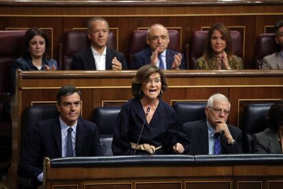 "Solo ustedes, en concreto su líder, rechazaron un Gobierno de coalición", señaló Carmen Calvo dirigiéndose a Unidas Podemos.