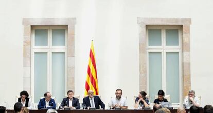 Els diputats de JxSí i de la CUP presentant la llei del referèndum.