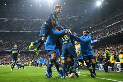 Los jugadores de Boca celebran el gol de Benedetto ante River.