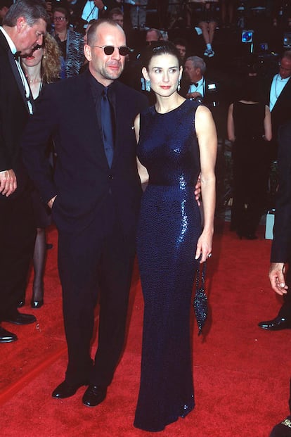 Quién: Demi Moore
Cuándo: 1997
Qué: Llevó un vestido de lentejuelas azul noche, de Norman Norell, que le sentaba como un guante.