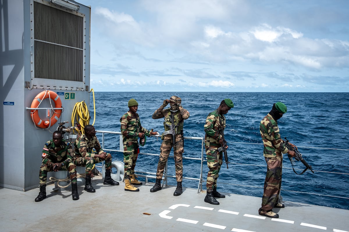 A bordo del buque senegalés que rescata migrantes que tratan de alcanzar Canarias: “Estamos encontrando muchos menos barcos de migrantes que el año pasado”