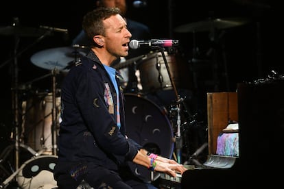 Chris Martin durante una actuación de Coldplay en el programa 'Graham Norton Show', el 5 de diciembre de 2024.