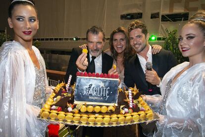 Antonio Banderas, Sandra Garcia San Juan y David Bisbal, en el festival Starlite, el pasado agosto.