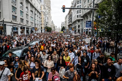 Vista general de la Gran Vía de Madrid tomada por los manifestantes. 