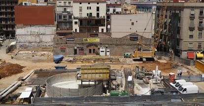 Vista aérea de la plaza de la Gardunya, con el aparcamiento a medio construir