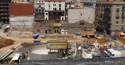 Vista a&eacute;rea de la plaza de la Gardunya, con el aparcamiento a medio construir