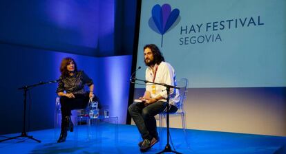 Elvira Lindo y Manuel Jabois conversan en el Hay Festival. 