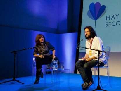 Elvira Lindo y Manuel Jabois conversan en el Hay Festival. 