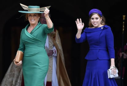 Sarah Ferguson y Beatriz, madre y hermana de la novia.