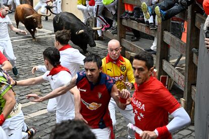 Los toros de la ganadería de Núñez del Cuvillo a su llegada a la curva de Mercaderes.