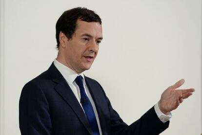 El responsable de Finanzas de Reino Unido, George Osborne, en el Tesoro. 