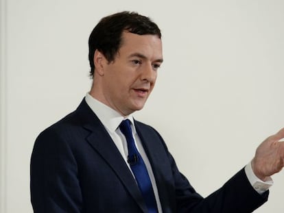 El responsable de Finanzas de Reino Unido, George Osborne, en el Tesoro. 