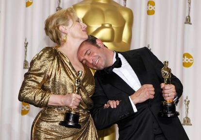 Meryl Streep, Oscar a la mejor actriz por &#039;La dama de hierro&#039;, y Jean Dujardin, Oscar al mejor actor por &#039;The Artist&#039;, posan tras la entrega de los premios de la Academia.