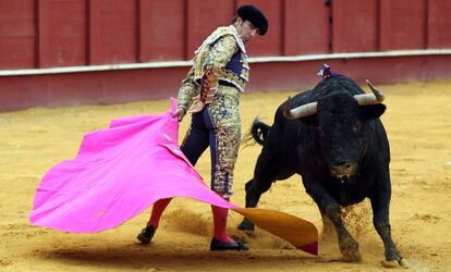 El Fandi, durante su primer toro.